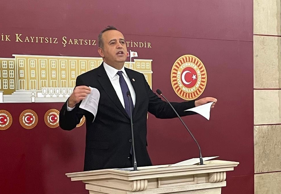 Mecliste Doğalgaz Faturasını Yırttı