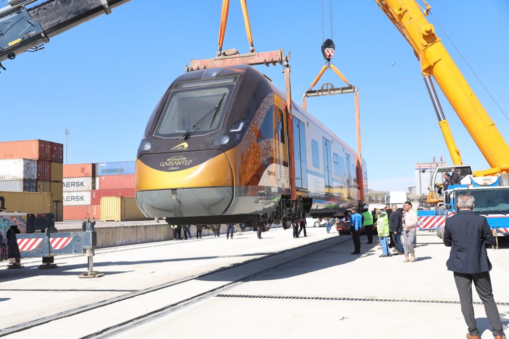 Gaziantep’te yerli ve milli tren seti raylara çıktı