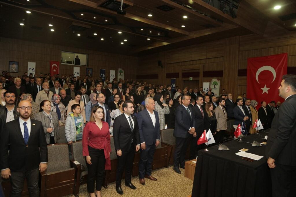 Anahtar Parti İl Kongresinde Üzümcü Yeniden Başkan Seçildi