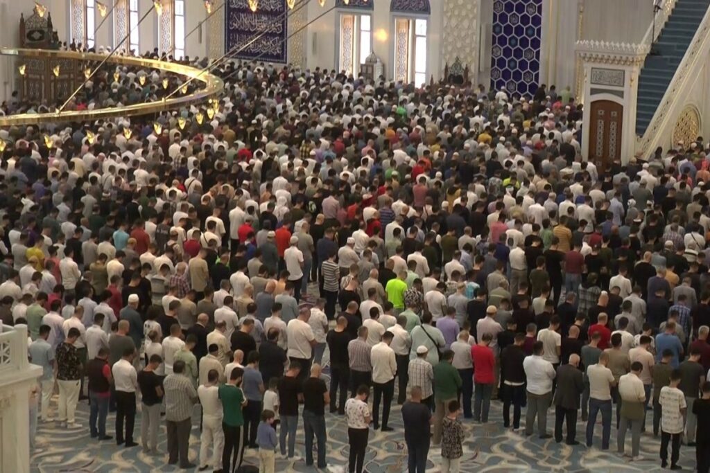 Bayram Namazı Nasıl Kılınır? Kaç Rekattır?
