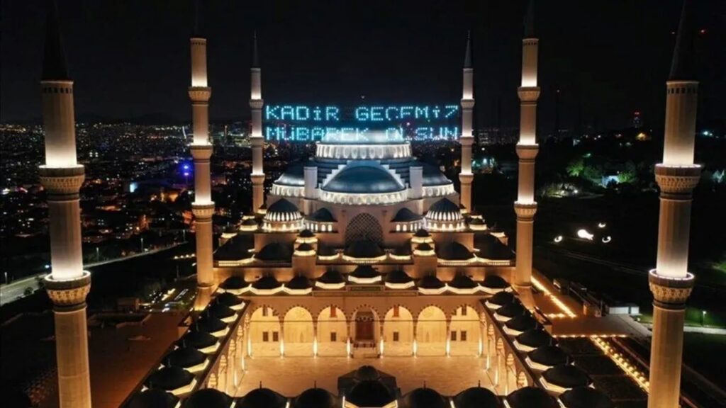 Kadir Gecesi Ne Zaman? Kadir Gecesi’nde Hangi İbadetler Yapılmalı?