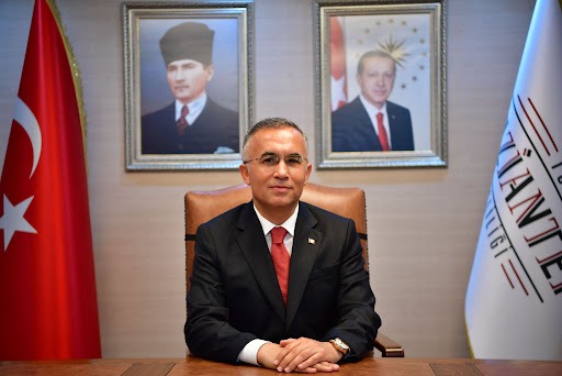 Vali Çeber’den Bayramı Mesajı: “Bayram, gönül bağlarımızı güçlendirmenin adıdır”