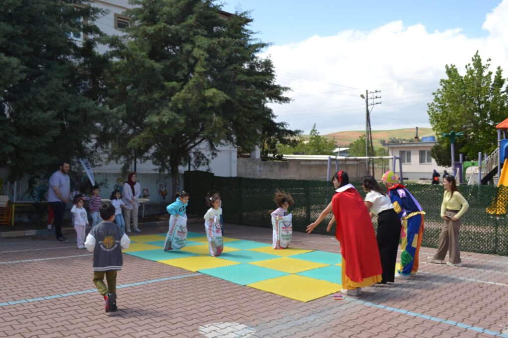 “Benimle Oynar mısın?” Projesi minik kalplere dokundu