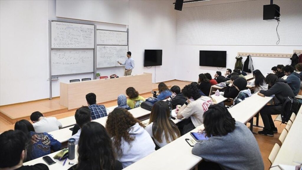 2025’te 1 Mayıs Üniversitelerde Tatil mi? Ders Yapılacak mı, Yoklama Alınır mı?