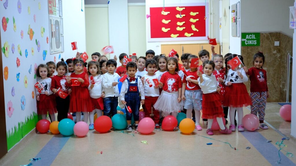 Büyükşehir, 23 Nisan Coşkusunu Şehir Genelinde Yaşattı