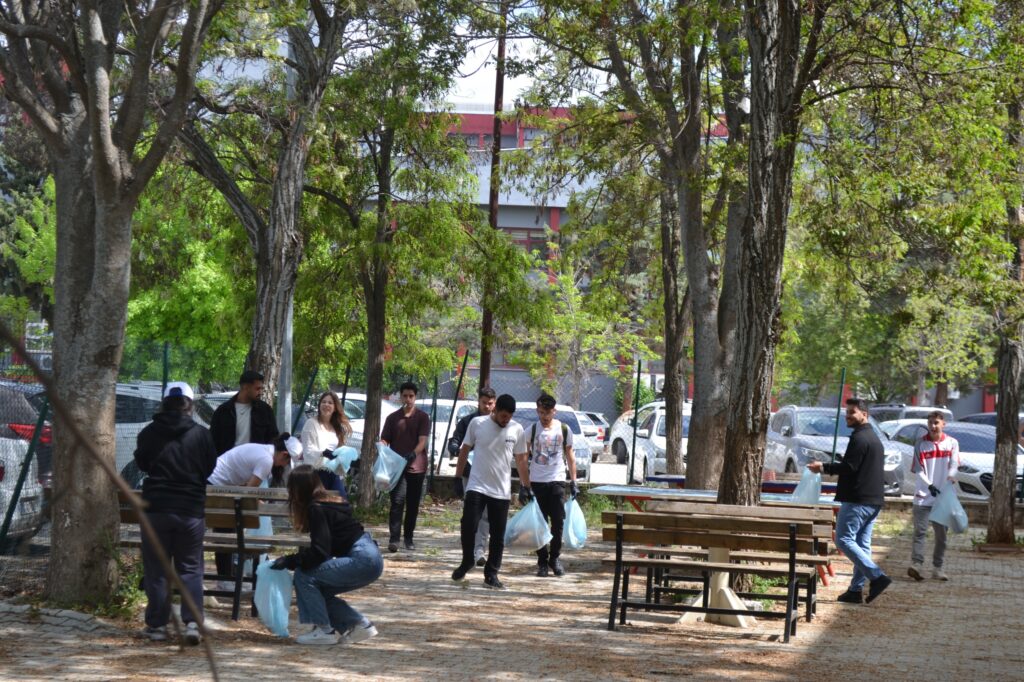GAÜN Öğrencilerinden “Temiz Çevre, Temiz Kampüs” Projesi