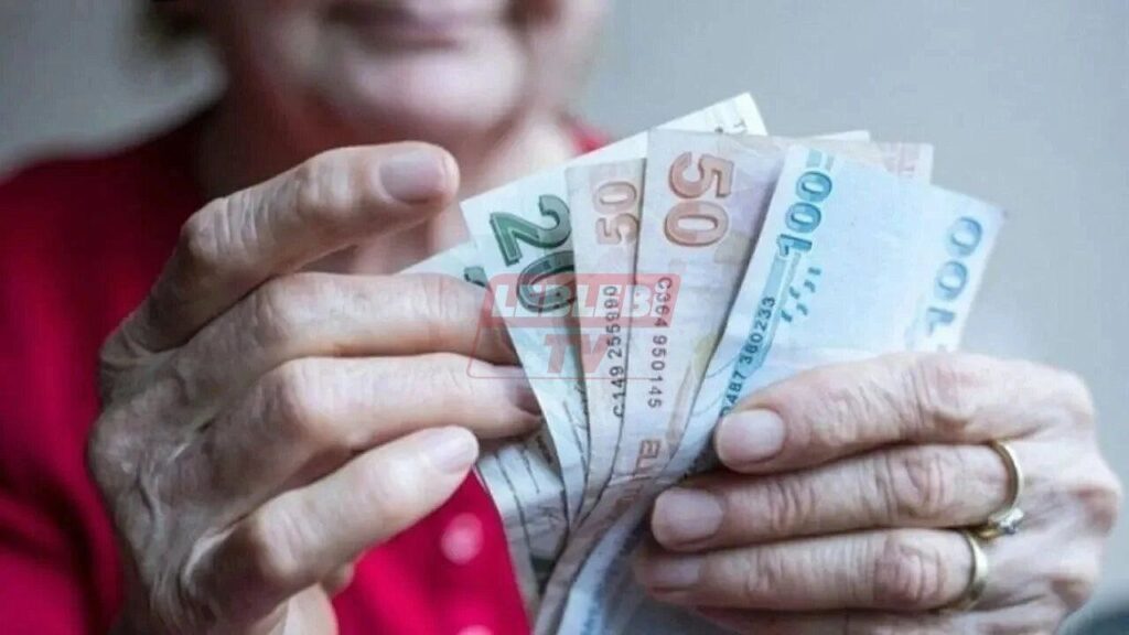Emeklilerin bayram ikramiyesi farkları hesaplara yatırılıyor!