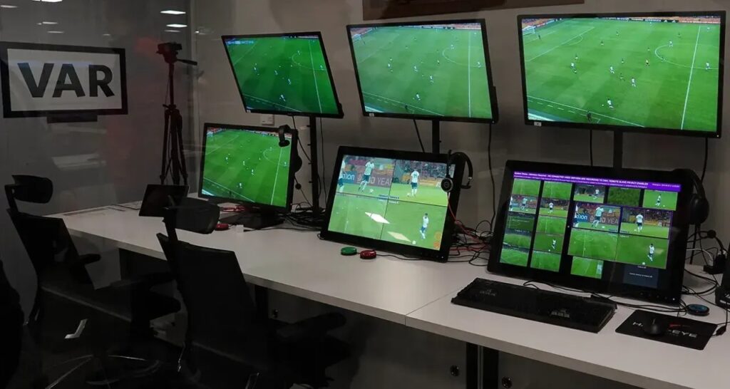 Fenerbahçe-Galatasaray derbisinin var hakemi belli oldu