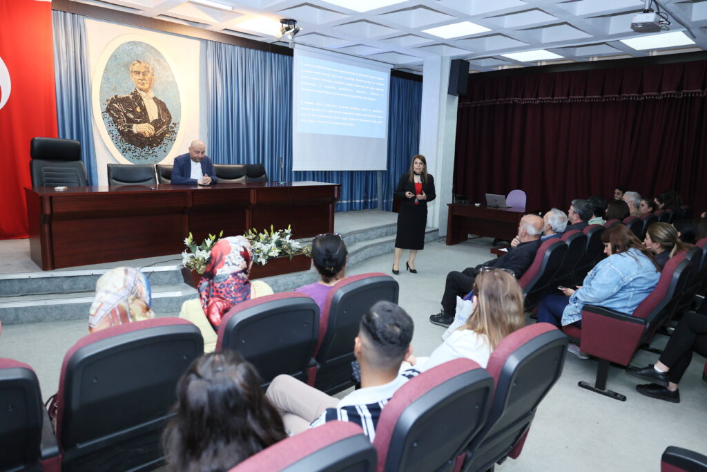 Gaziantep’in kültür hazinesi el sanatları konferansı GAÜN’de gerçekleşti