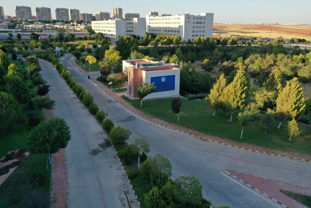 GİBTÜ ve Şam Üniversitesi’nden Uluslararası İş Birliği: Suriye’nin Geleceği Şam’da Masaya Yatırılıyor