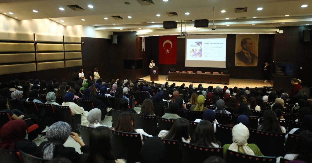 GAÜN Sağlık Bilimleri Fakültesi Dünya Ebeler Gününü Kutladı