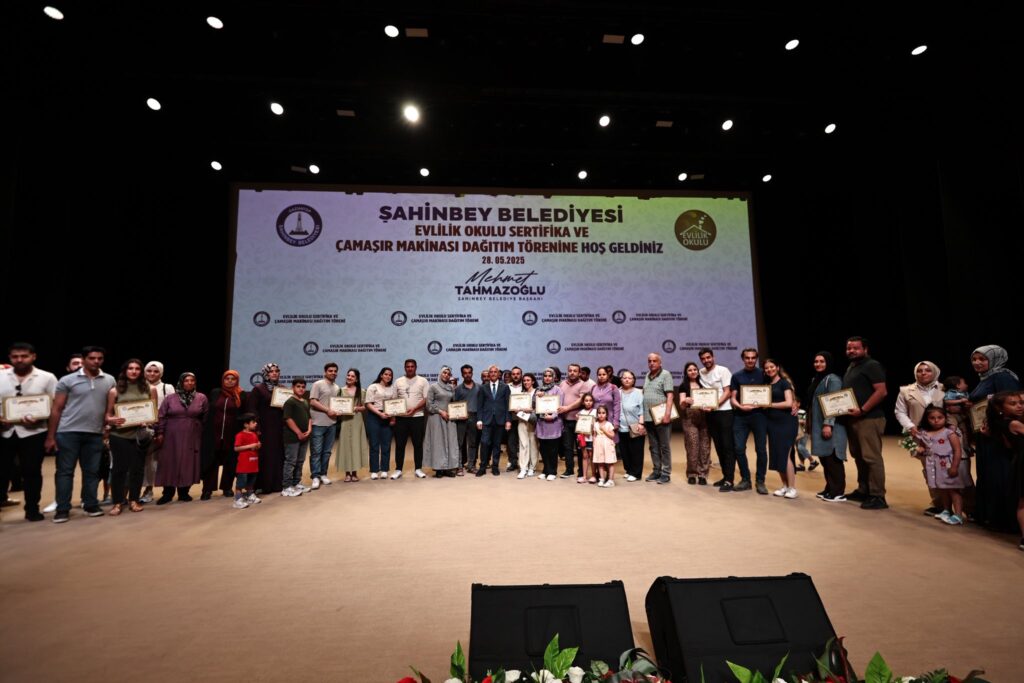 Evlilik Okulu’nda Bin 120 Çift Daha Sertifikasını Aldı