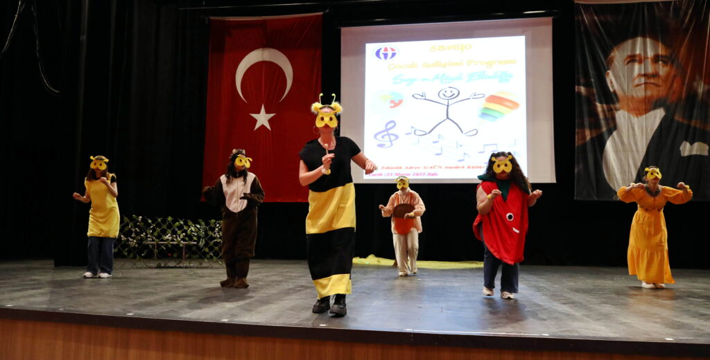 GAÜN Çocuk Gelişimi Öğrencilerinden Sergi Ve Tiyatro Etkinliği