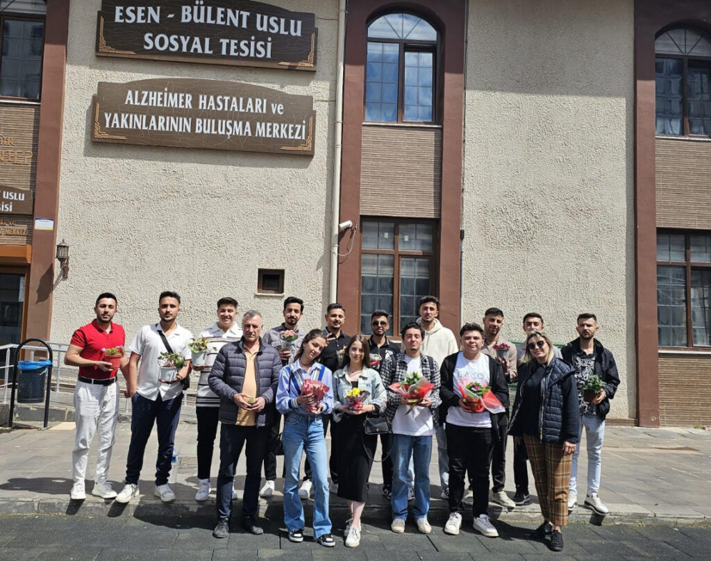 GAÜN’lü Gençlerden “Moral Evine Moral Ziyareti”