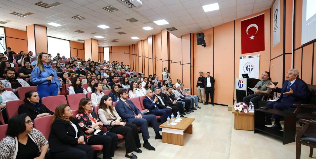 Abdulkadir Konukoğlu: Tekstil Sektörü Sıkıntılı Bir Dönemde Ama Asla Bitmez