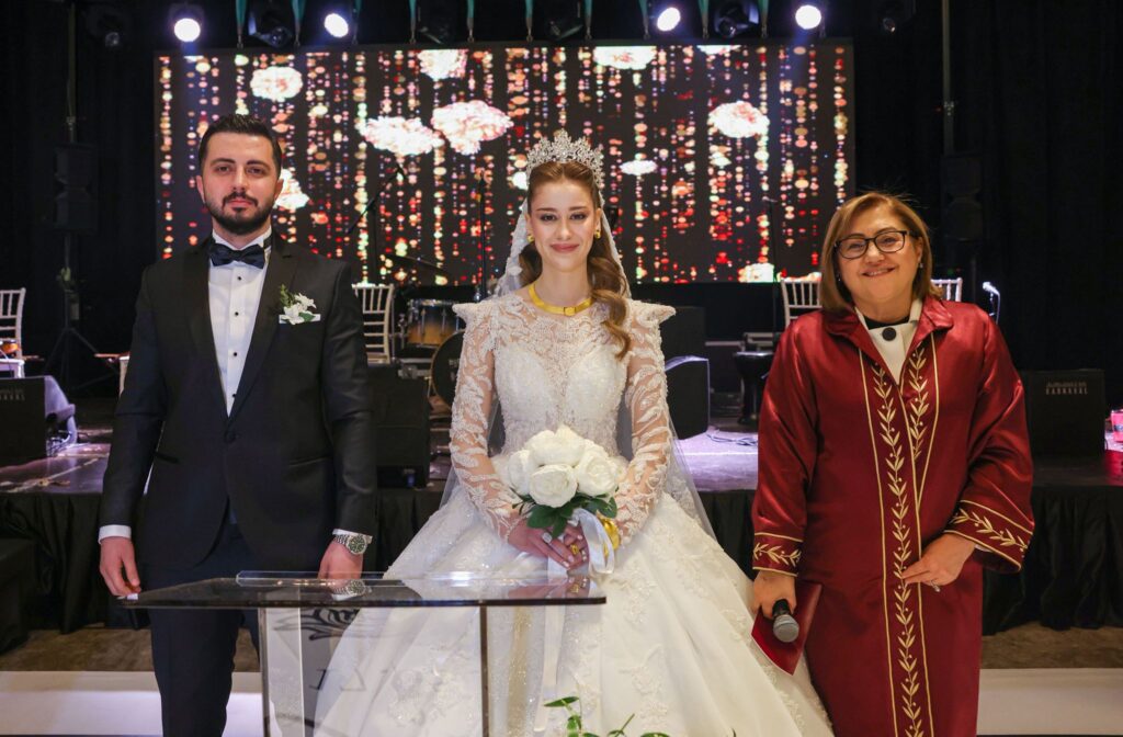 Yüksel Ve Tanrıöver Ailelerini Bir Araya Getiren Dillere Destan Düğün!