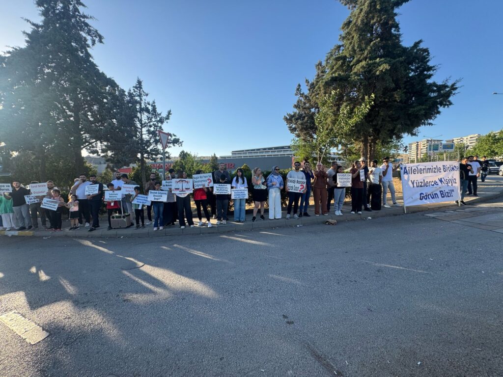Anpa Gross AVM Önünde Esnafın Eylemi Sürüyor: “Gaziantep Esnafına Sahip Çık”
