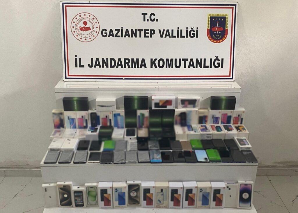 Gaziantep’te 2 Milyon Liralık Kaçak Cep Telefonu Ele Geçirildi