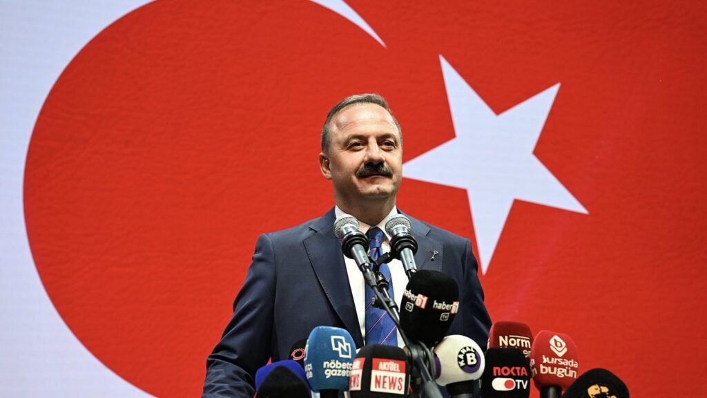 Yavuz Ağıralioğlu’na Karadeniz Ezgili Beste: ‘Bizim Parti Anahtar’
