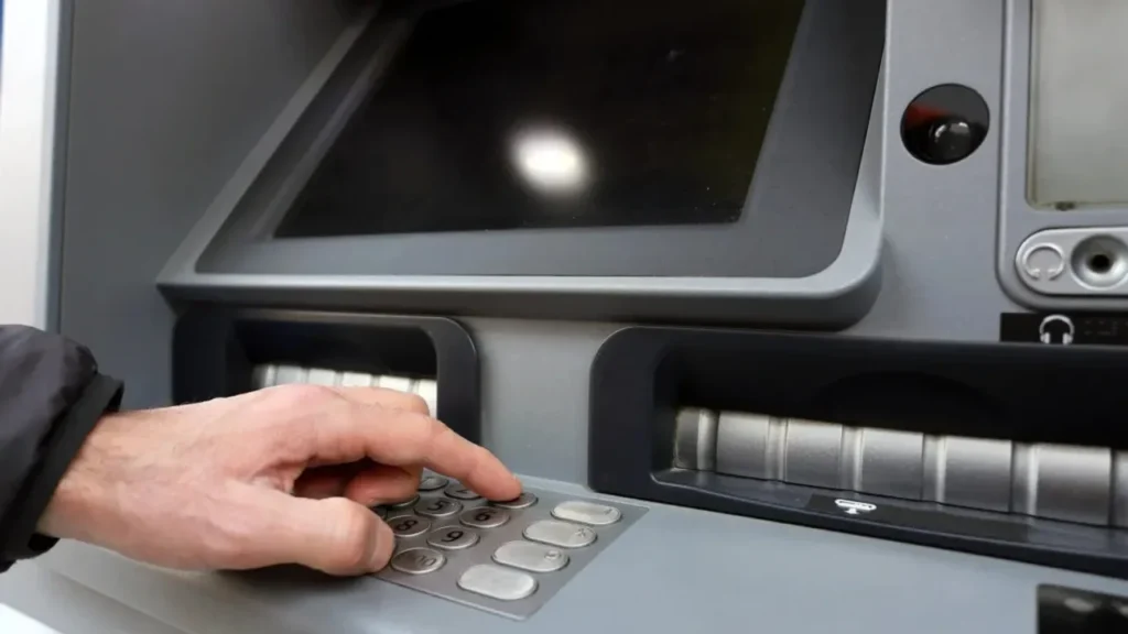 ATM’den Dakikalar İçinde Yapılıyor! Şubeye Gitmeden Halloluyor
