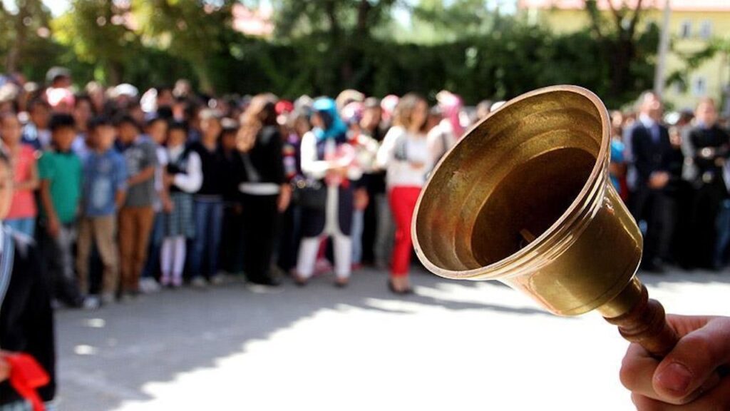 Okullar Ne Zaman Kapanacak? 2025 Yaz Tatili Tarihi Belli Oldu!