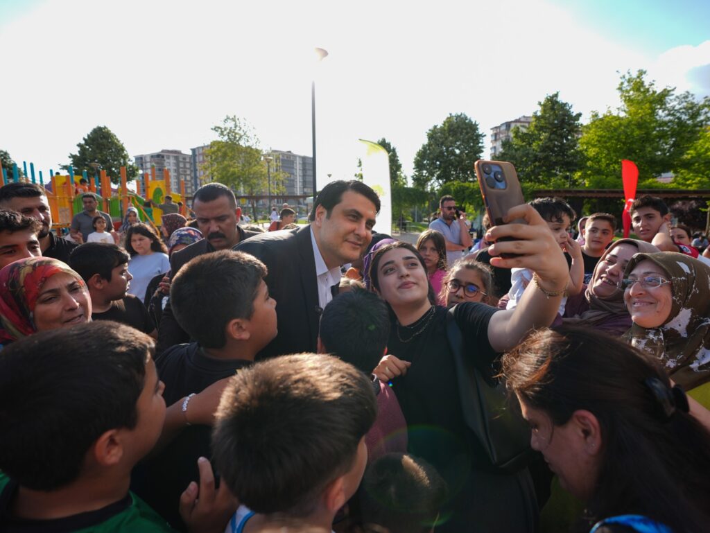 Başkan Yılmaz’dan Çocuklara Sürpriz Ziyaret