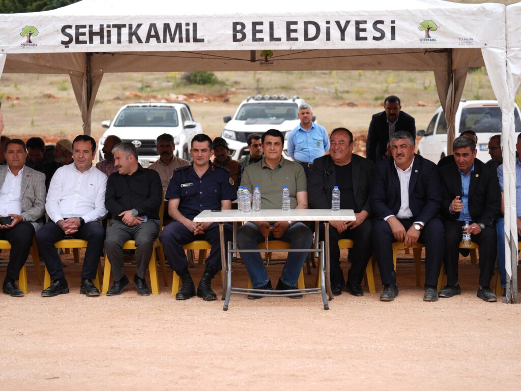 Şehitkamil’den Öğümsöğüt’e Futbol Sahası
