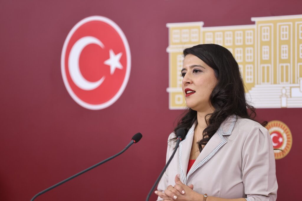 Karaca, Bakan Tekin’e sordu: “Eğitimden kopan öğrenciler ne olacak?”