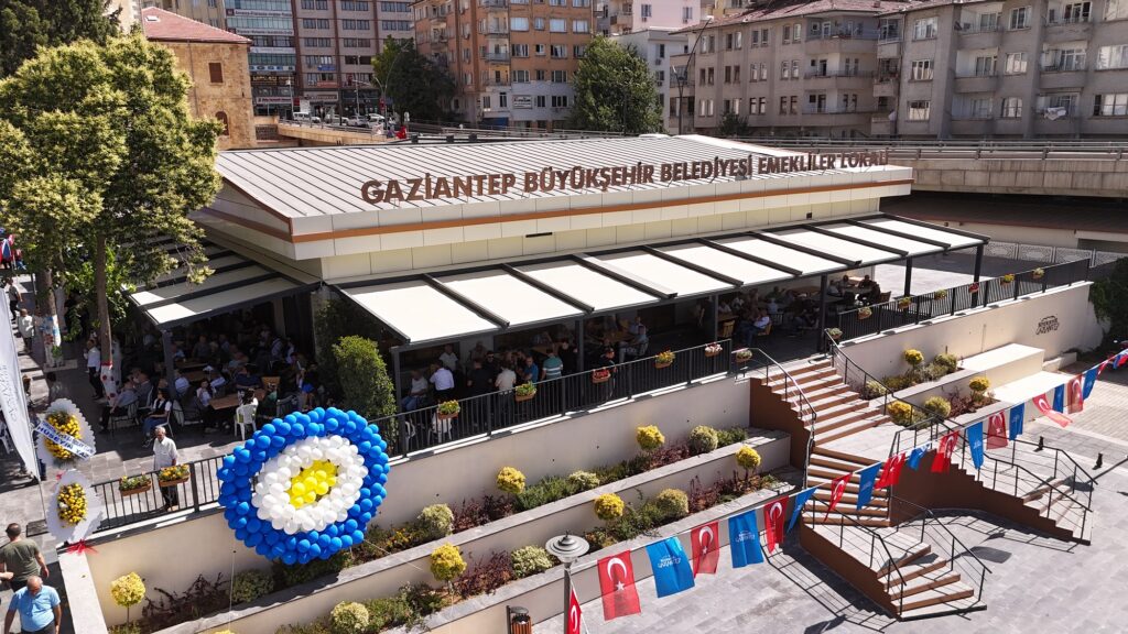Emekliler Lokali hizmete açıldı