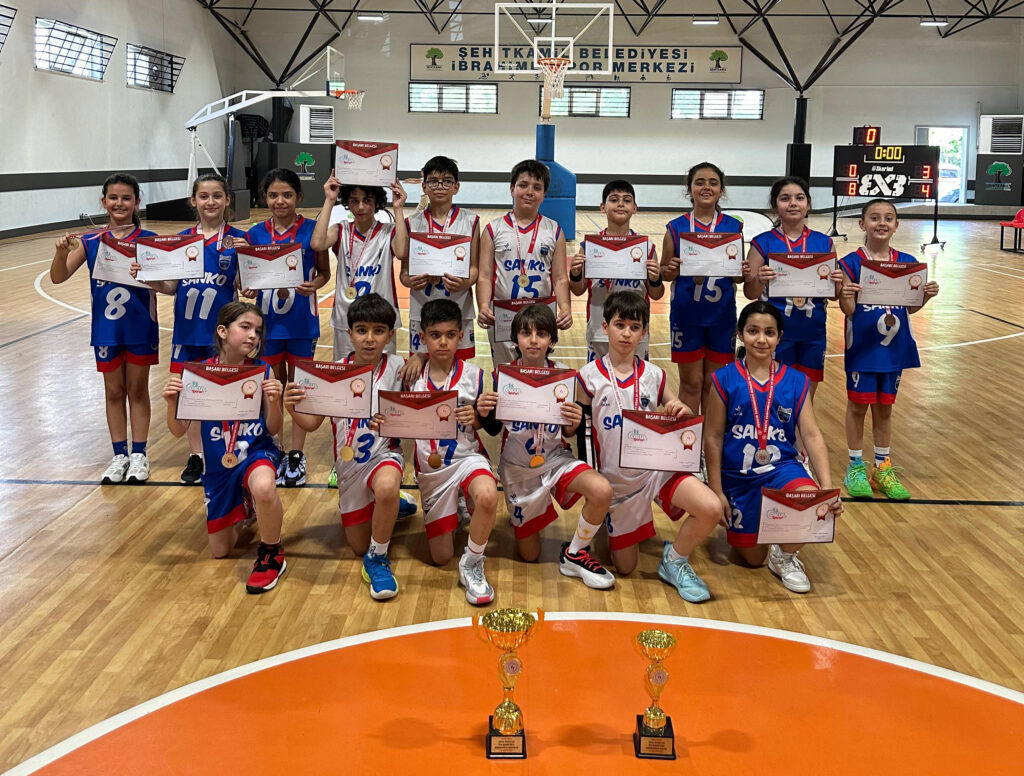 Basketbolda Şampiyon Sanko Okulları