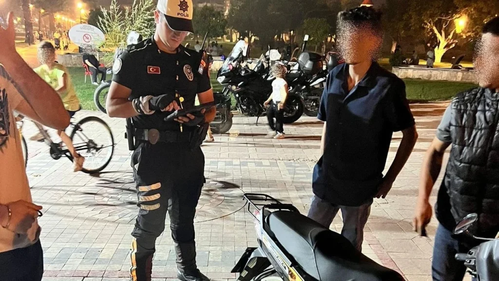 Gaziantep’te Huzur Denetimi! Yüzlerce motosiklet ve araç sürücüsüne ceza!