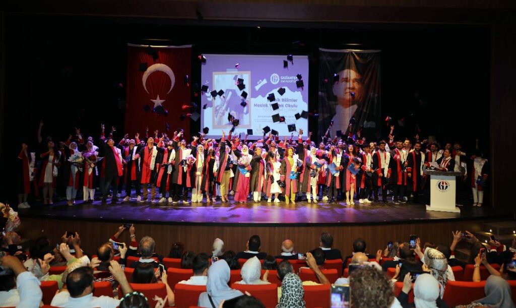 GAÜN Teknik Bilimler Meslek Yüksekokulu Mezuniyet Töreni Gerçekleşti