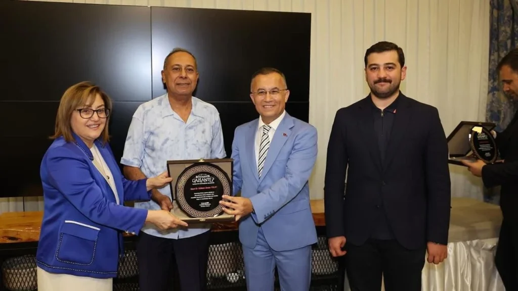 Gaziantep’in sevilen bürokratı Serdar Tolay onurlandırıldı!