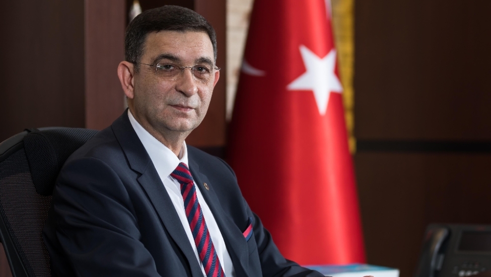 “Tüm dünya bir araya gelse aziz Türk milletine pranga vuramaz, demokrasi ve özgürlüğünü elinden alamaz”