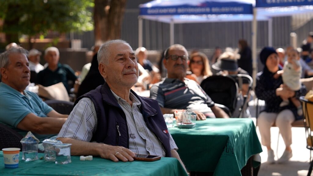 Emekliler lokaline kısa sürede yoğun ilgi
