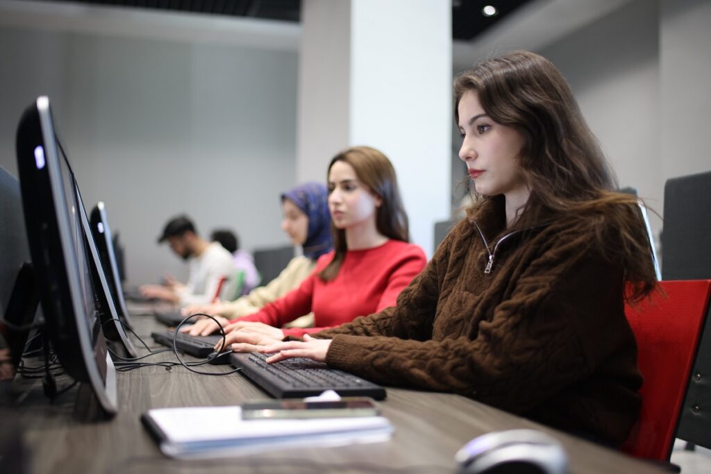 HKÜ yeni ön lisans ve lisans programlarıyla büyümeye devam ediyor