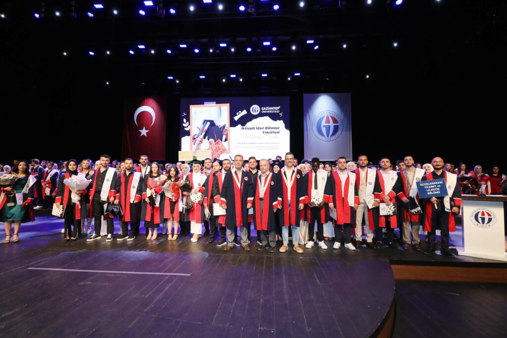 GAÜN İktisadi ve İdari Bilimler Fakültesi’nde mezuniyet heyecanı