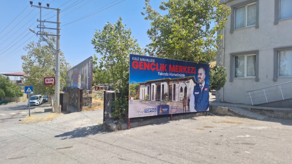 Başkan Toptaş’ın gençliğe yatırımı Kale Gençlik Merkezi’nin temeli atıldı