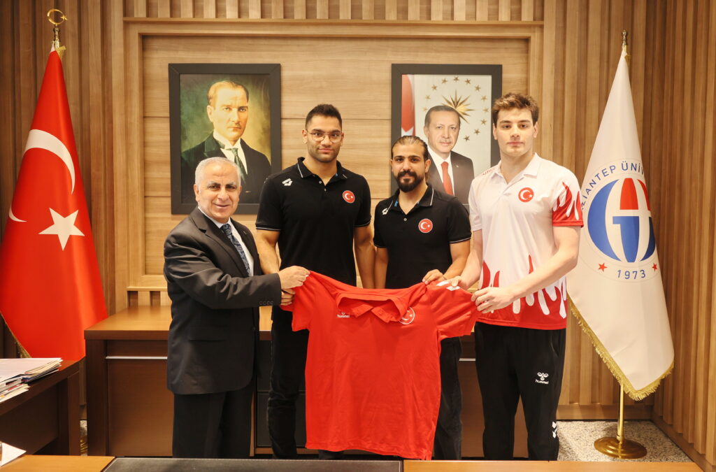 Şampiyon Sporcular GAÜN Rektörü’nü Ziyaret Etti