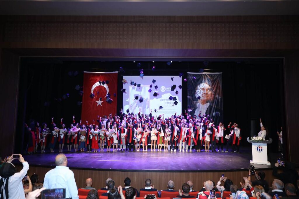 GAÜN Spor Bilimleri Fakültesi’nde mezuniyet sevinci!