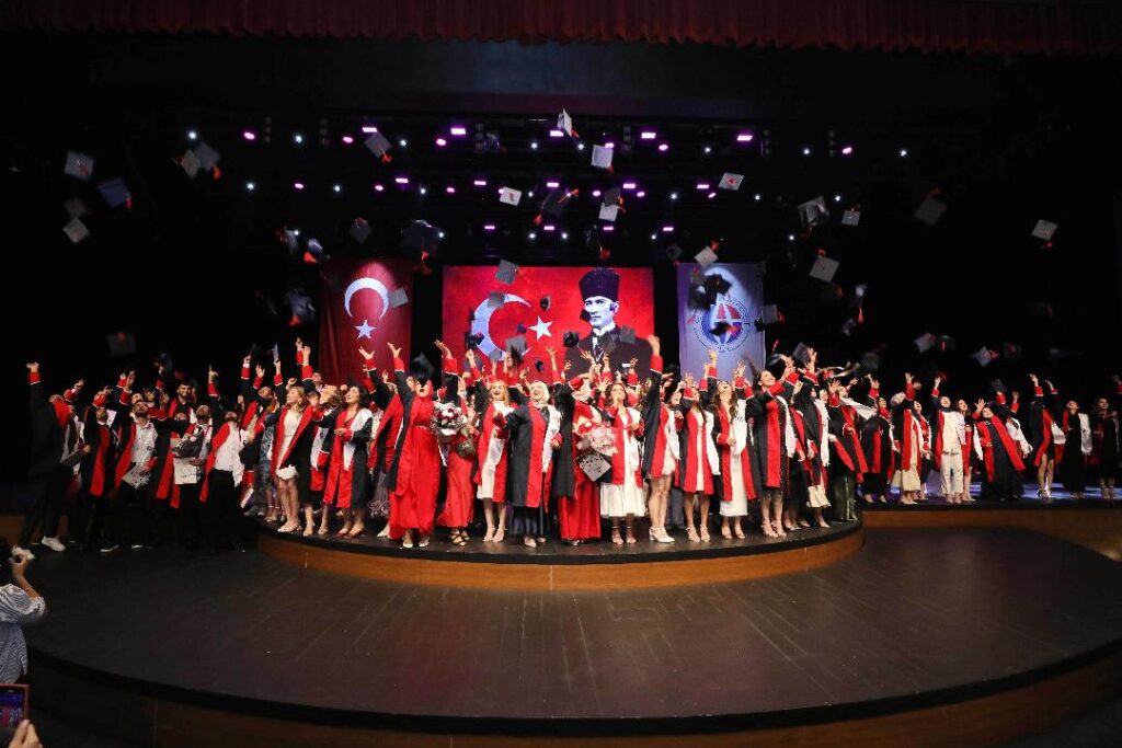 GAÜN Nizip Meslek Yüksekokulu’nun Mezuniyet Sevinci!