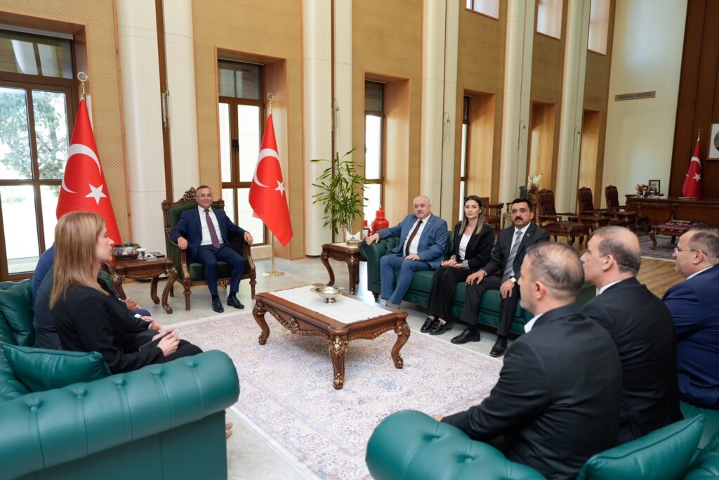 Sermet Atay’dan Vali Çeber’e ziyaret