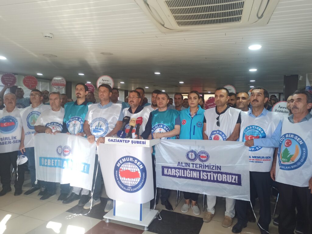 Memur-Sen üyeleri, Gaziantep’te eylem yaptı: “Adil ve acil teklif bekliyoruz”