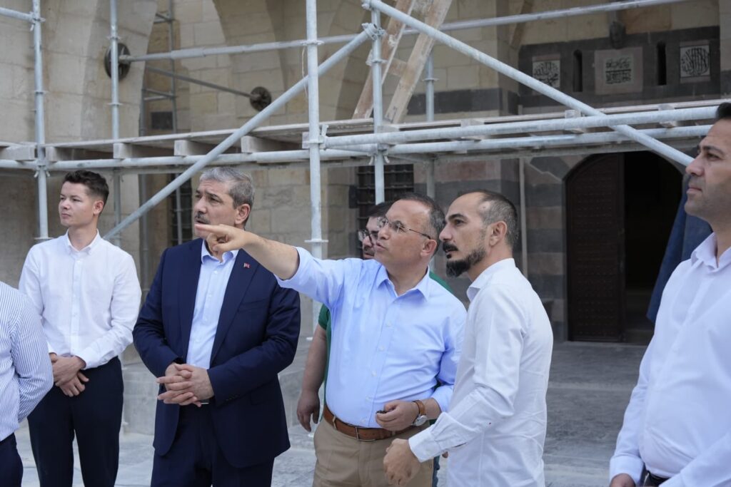 Gaziantep’in depremde hasar gören yapıları yeniden açıyor