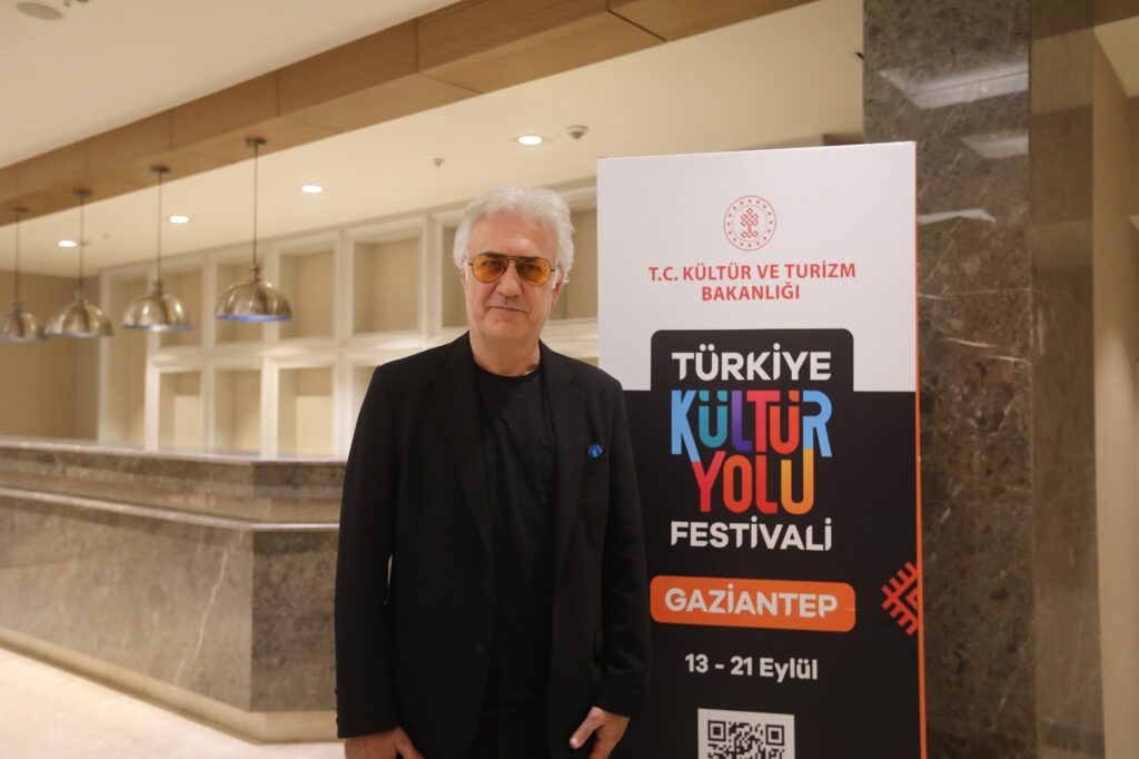 Devlet Tiyatroları Genel Müdürü Karadağlı Gaziantep Şehir Tiyatrosu provasında