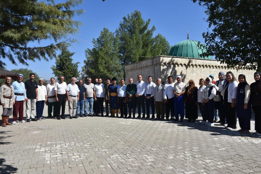 Aksaçlılar Okçuların Pirini Ziyaret Etti