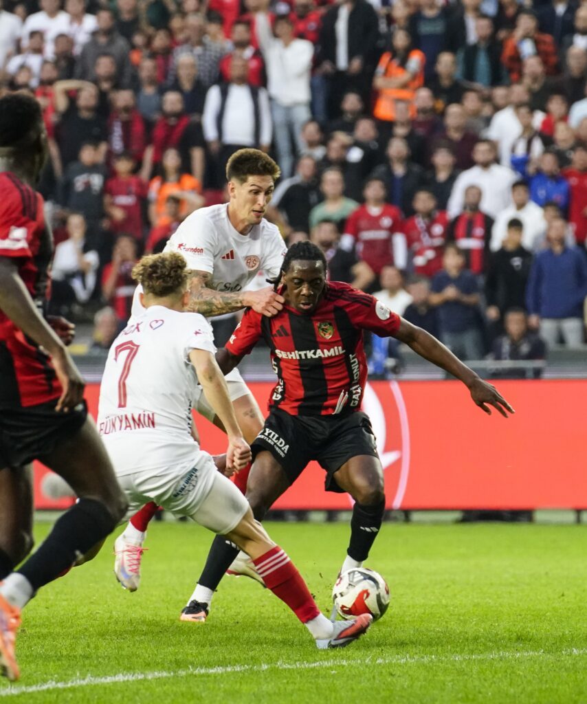 Gaziantep FK, Antalyaspor’u 3 Golle Geçti