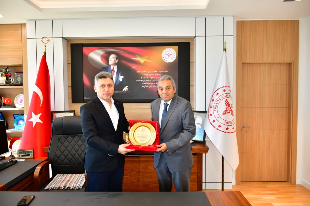 Sağlık Hizmetlerine 42 Yıllık Katkı: Op.Dr.Ali Güven Fincan’a Anlamlı Plaket