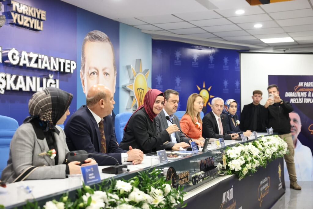 AK Parti Gaziantep İl Danışma Meclisi Yoğun Katılımla Gerçekleşti