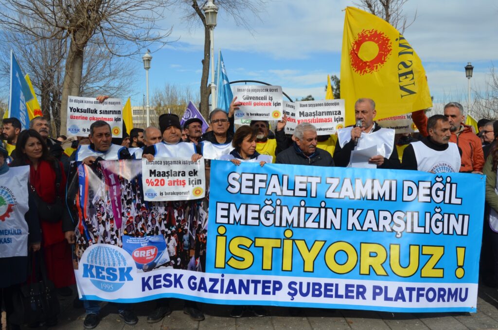 KESK üyeleri iş bıraktı: “Geçinemiyoruz, ek zam istiyoruz”